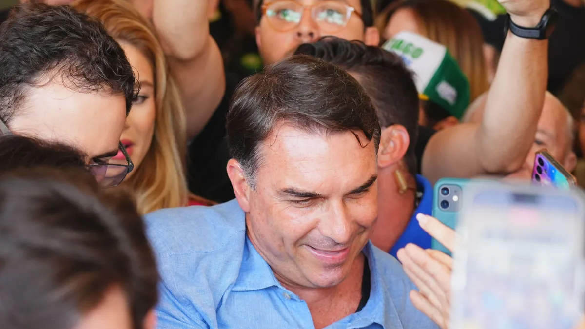 Equipe de Flávio Bolsonaro aposta em pauta de segurança pública na reta final